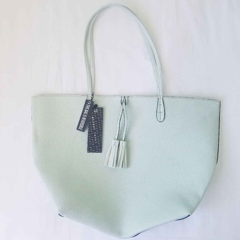 REVERSIBLE TOTE.
